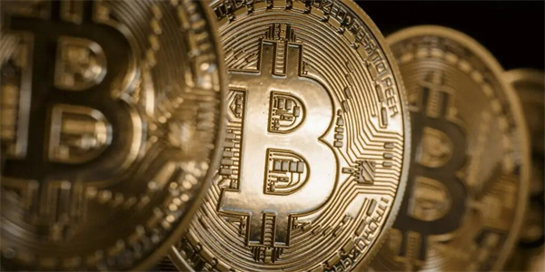 美国袭击伊朗后 “数字黄金”比特币为何一度跌破10万美元？